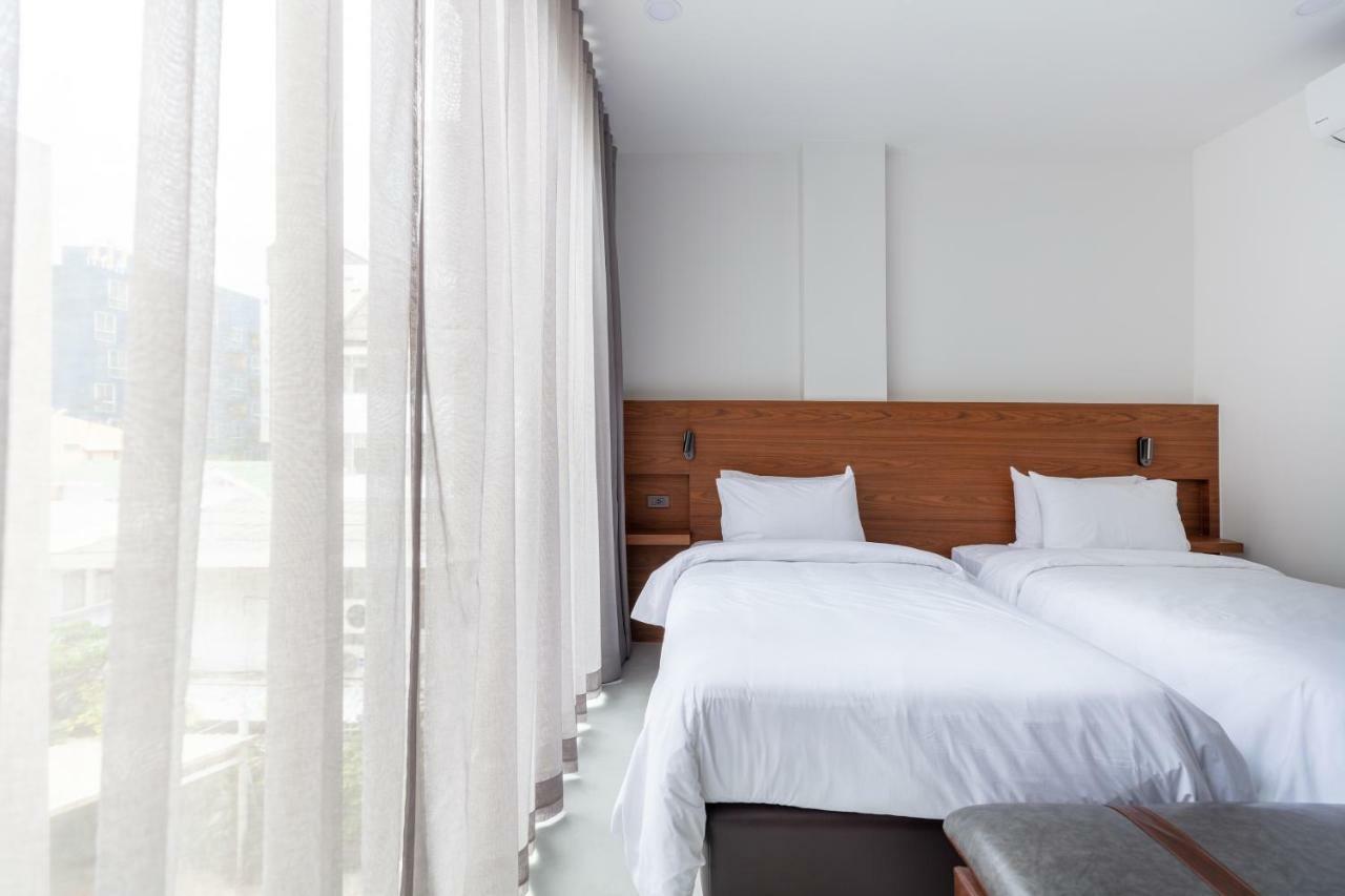Khách sạn Reno Bangkok
